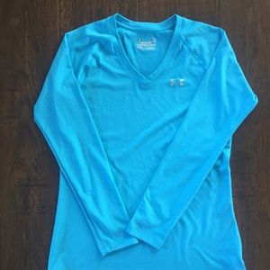 UA long sleeve v neck